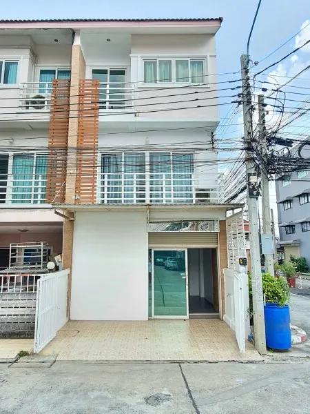 ให้เช่าทาวน์โฮม 3ชั้น โครงการโฮมอินทาวน์ พหลโยธิน7