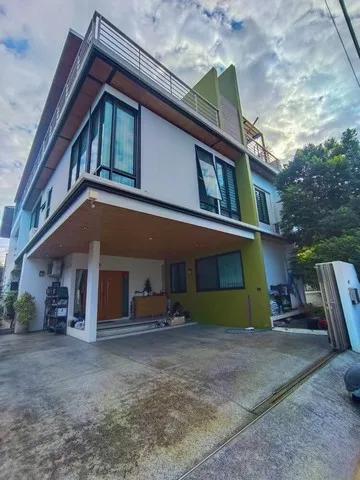 ขายบ้านเดี่ยว บ้านเดี่ยว3ชั้นอยู่ตรงข้ามThe Nine พ