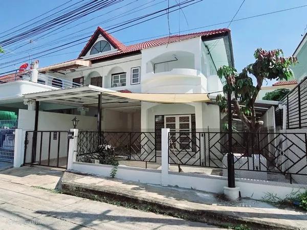 ให้เช่าบ้านแฝด 2 ชั้น ม.ซื่อตรง รัตนาธิเบศร์ รีโนเ