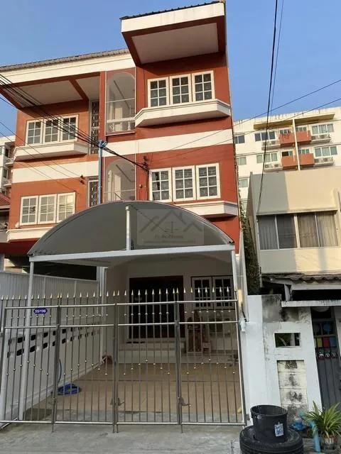 ให้เช่าทาวน์โฮม 3 ชั้น ซอยลาดพร้าว 29 เขตจตุจักร ใ